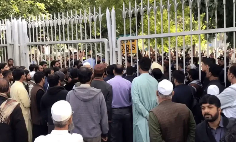 Protests continue for third day against privatization of government hospitals in Punjab