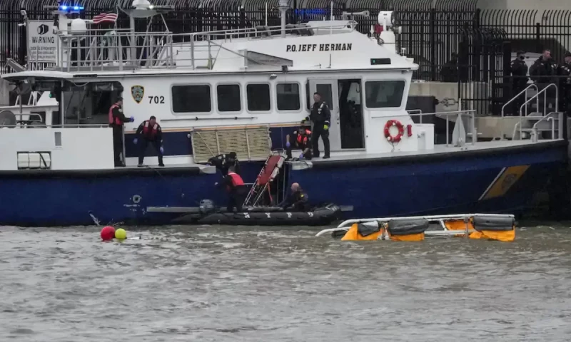 All six aboard killed in New York Hudson River helicopter crash