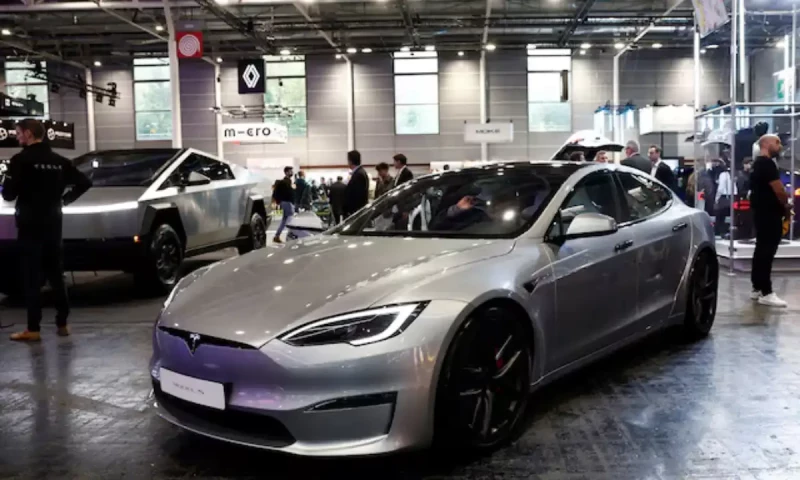Tesla suspends taking new orders for Model S and Model X on Chinese website