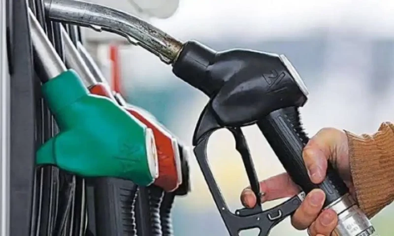 Big drop in petrol prices expected in Pakistan