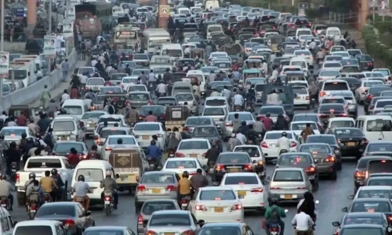 Massive traffic jams disrupt Friday morning commute across Karachi