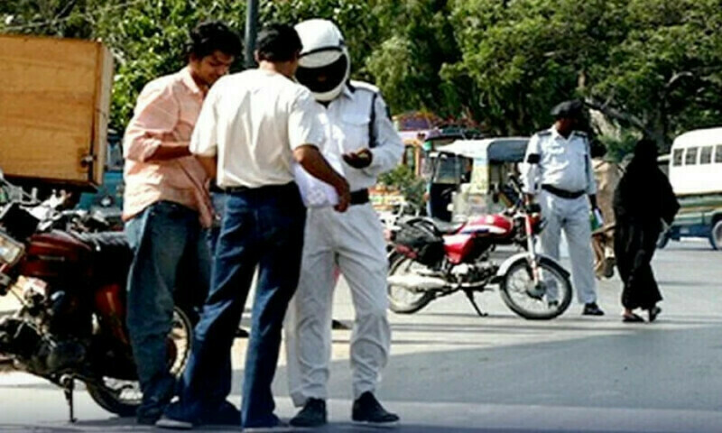 Karachi police seize over 7,800 motorcycles for violating traffic rules, avoiding helmets