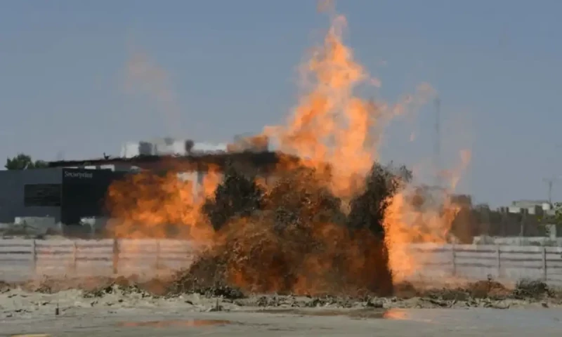 Fire reignites in Karachi&rsquo;s Korangi Creek, prompting urgent investigations, safety measures