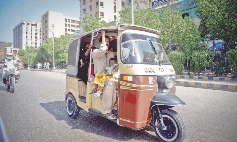 Commissioner Karachi bans rickshaws on eleven major roads