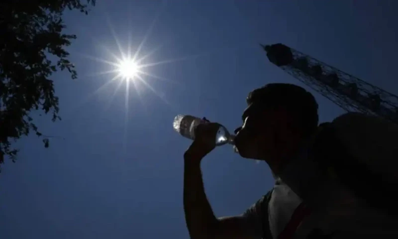 Hot, dry weather conditions expected across country