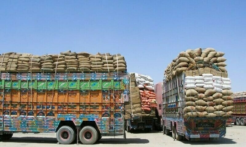 Ban on heavy traffic entering Karachi during daytime