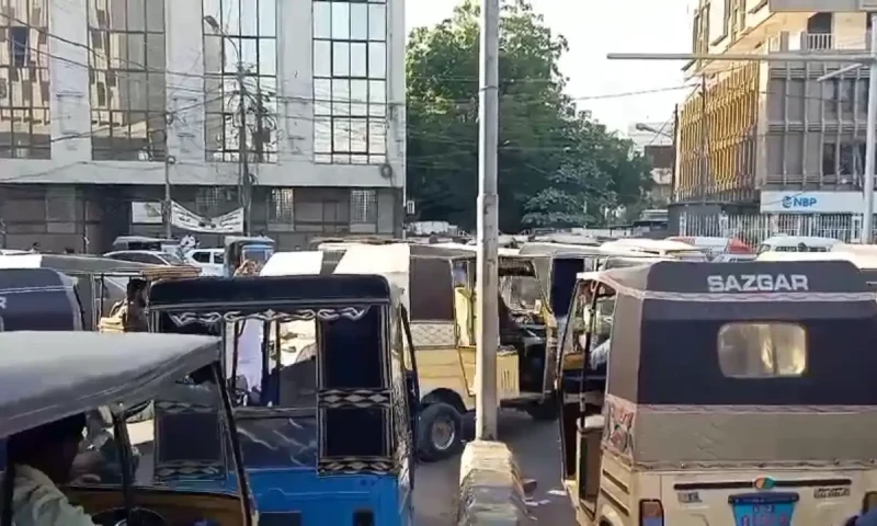 Rickshaw owners protest causes massive traffic jam in Karachi
