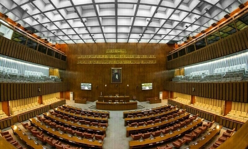 Protest disrupts Senate session , PPP walks out over canal project