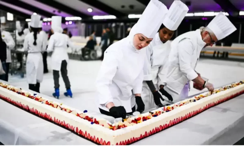 Over 121 metre long cake gives a taste for records