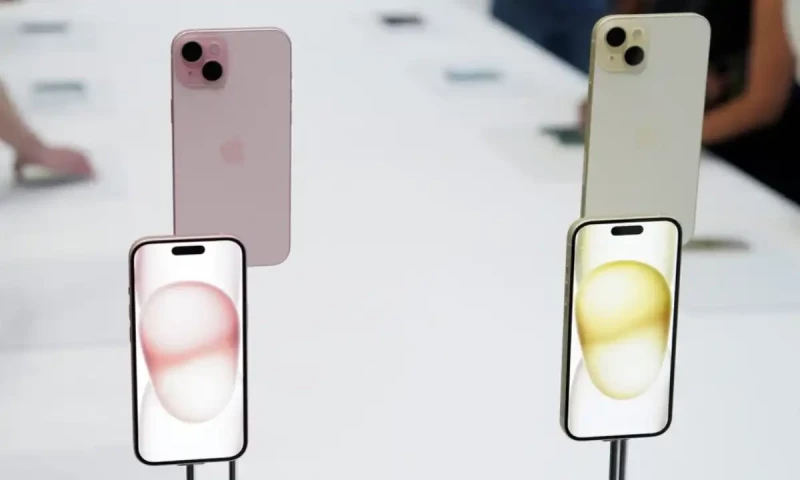 Apple reintroduces iPhone 15 pro at reduced prices amid strategic shift