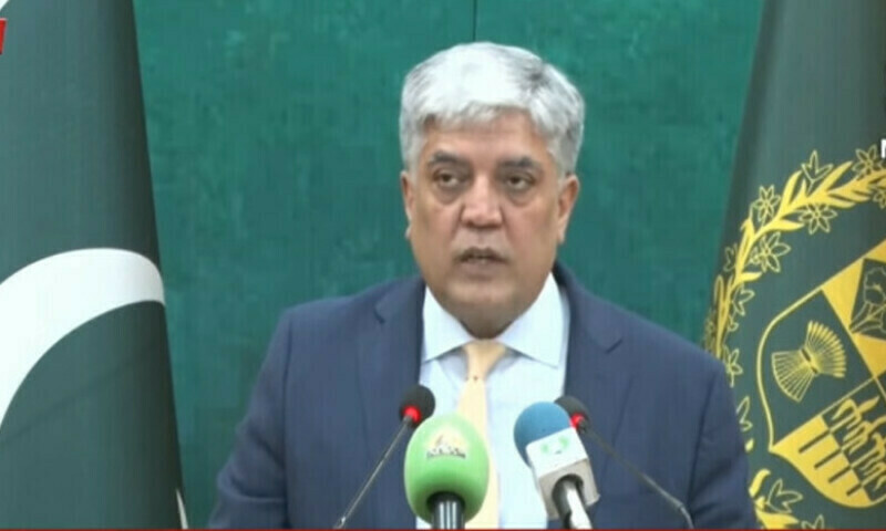 Pakistan closes airspace to Indian flights amid rising tensions