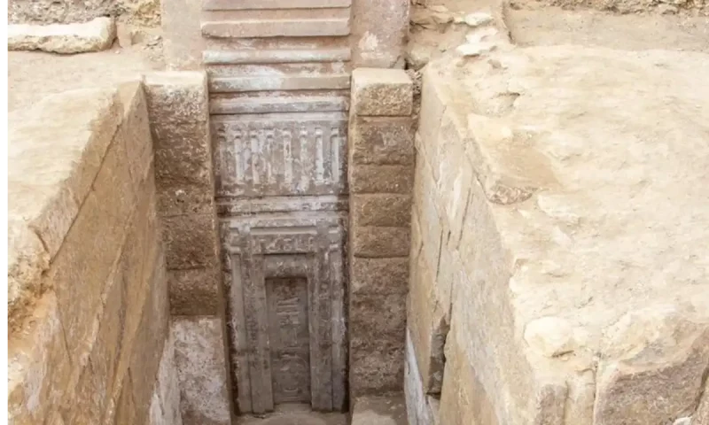 What did archaeologists discover in tomb of Prince Waser-If-Re in Saqqara Necropolis?