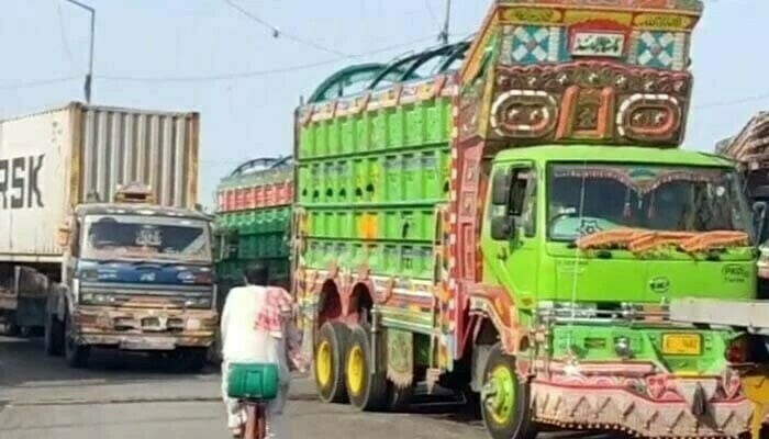 Transporters announce protest outside Sindh CM, Governor house over road blockade