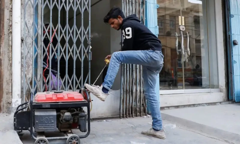 Karachi faces extended hours of power outage amid hot weather