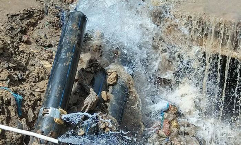 کراچی میں پانی چوری کی بڑی کارروائی ناکام، سائٹ ایریا میں زیر زمین سرنگ پکڑی گئی کراچی میں پانی چوری کی بڑی کارروائی ناکام، سائٹ ایریا میں زیر زمین سرنگ پکڑی گئی