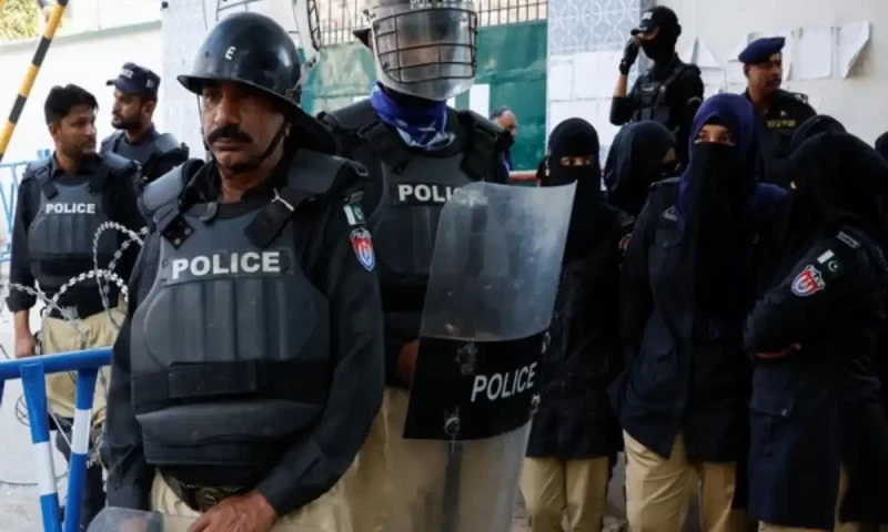 Three armed robbers enter private bank in Turbat, steal millions