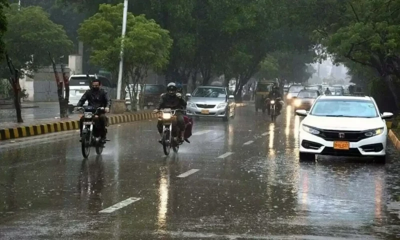 Heavy rainfall disrupts daily life in lower Sindh