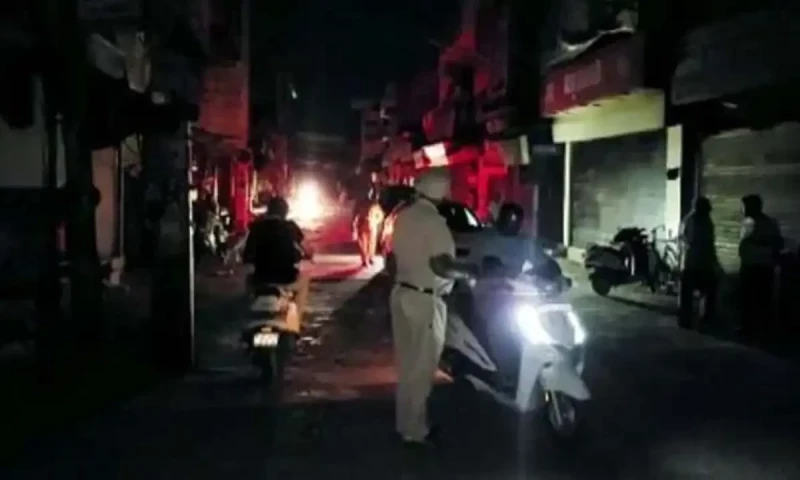 War hysteria: India orders nationwide blackout, conducts air raid drills