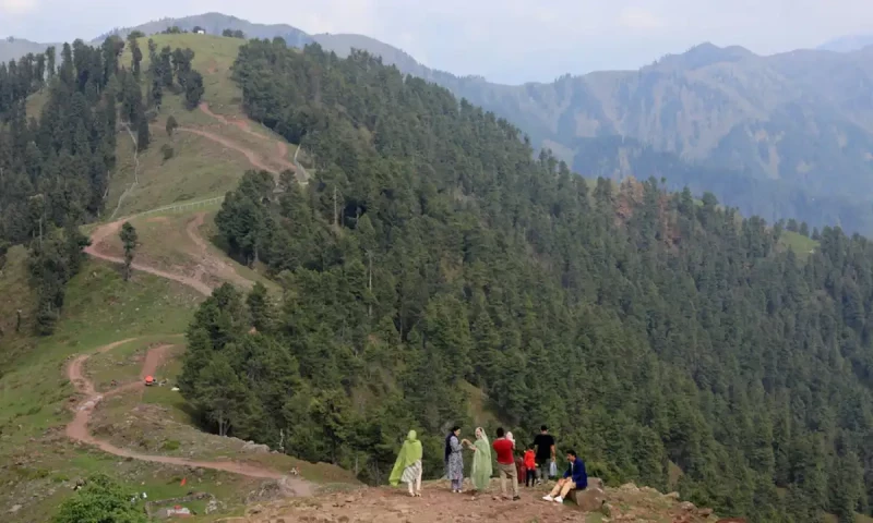 Kashmir braces for tourism slowdown amid rising war tensions