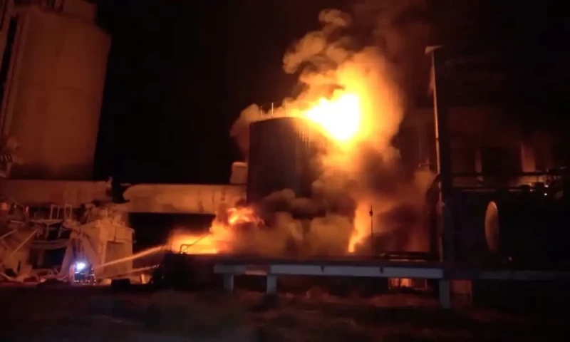 Israel strikes Yemen&rsquo;s Hodeidah Port after Houthi attack on Israeli airport