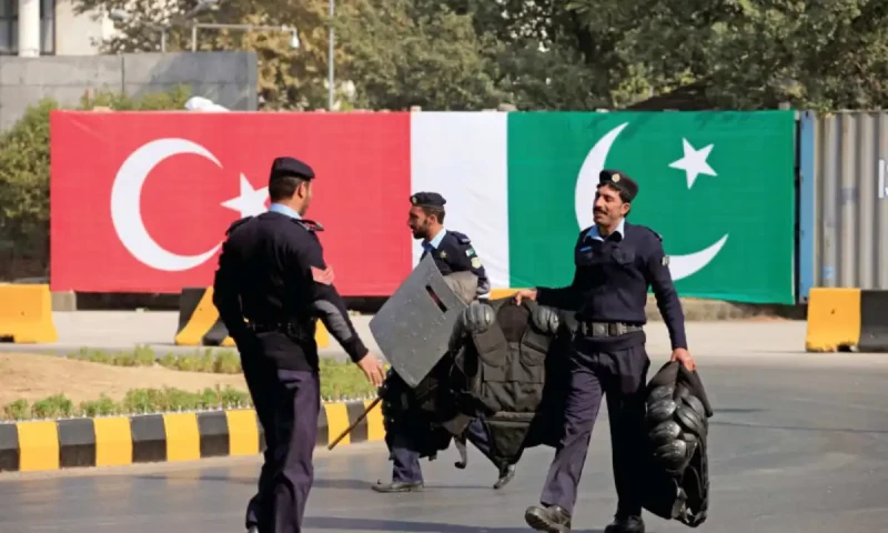 Dar, Turkish envoy hold in-depth discussions on regional security concerns