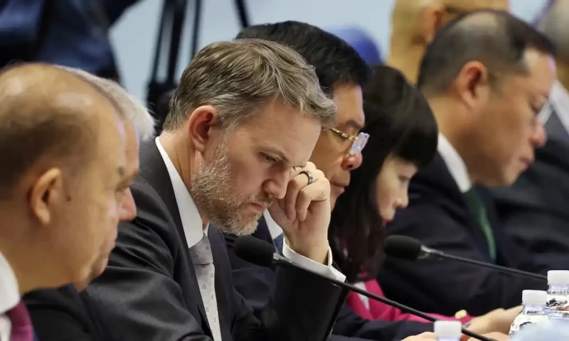 APEC warns of tariff impact on trade as China, US trade reps meet