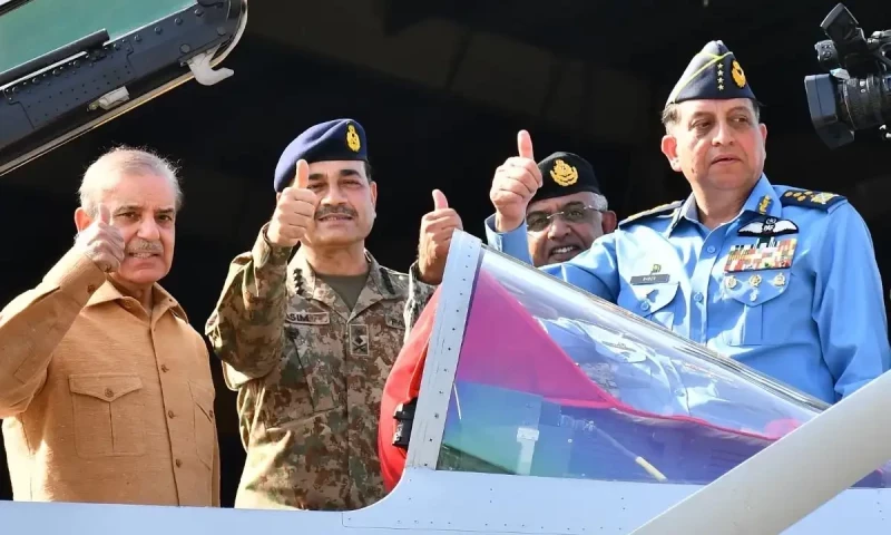 PM Shehbaz lauds PAF&rsquo;s combat excellence during visit to Kamra airbase: ISPR