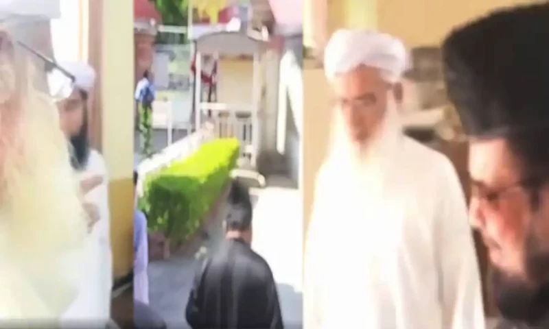 Video viral: Maulana Abdul Aziz expels Mufti Abdul Qavi at gunpoint from Lal Masjid