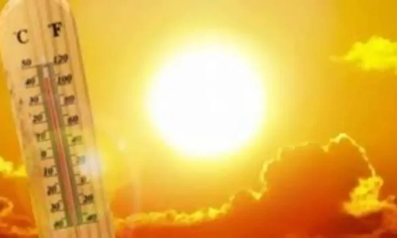 Sea breeze provides some relief amid heatwave in Karachi