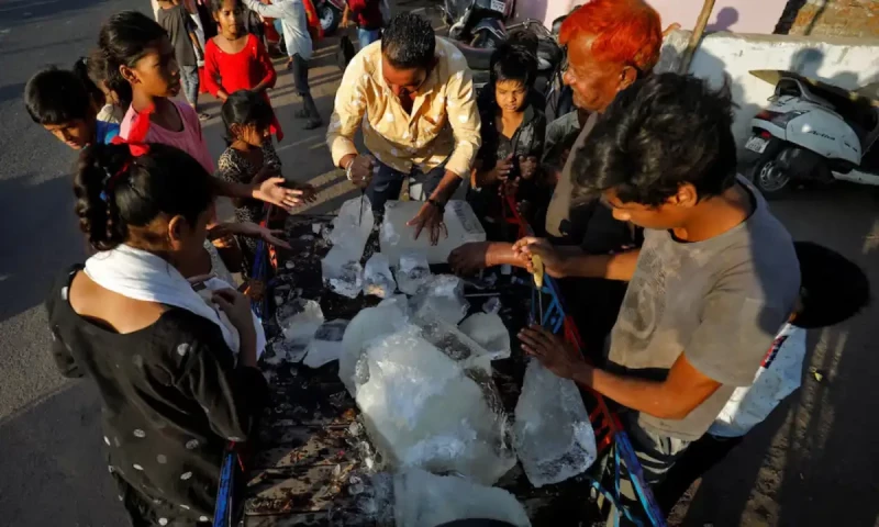 Pakistan braces for dust storms amid heatwave