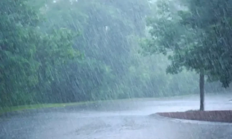 Intermittent rains, gusty winds, hailstorms expected in Lahore
