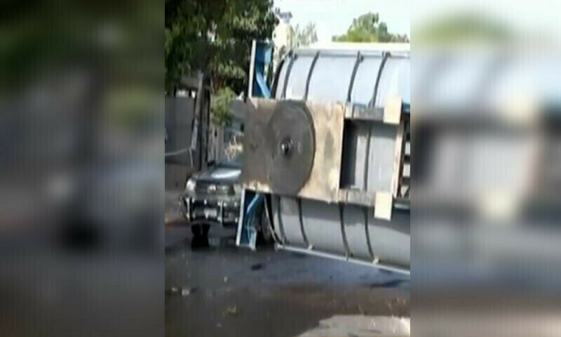 Emergency declared as oil tanker overturns near Landhi 4 in Karachi