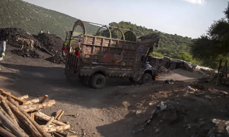 Pakistan to offer US firms concessions on mining investment in tariff talks, says minister