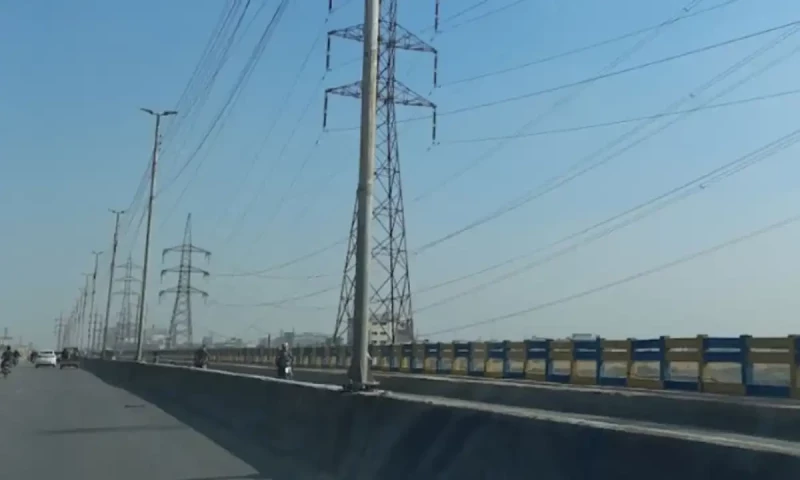 Construction work at Jam Sadiq Bridge causes delay in commute