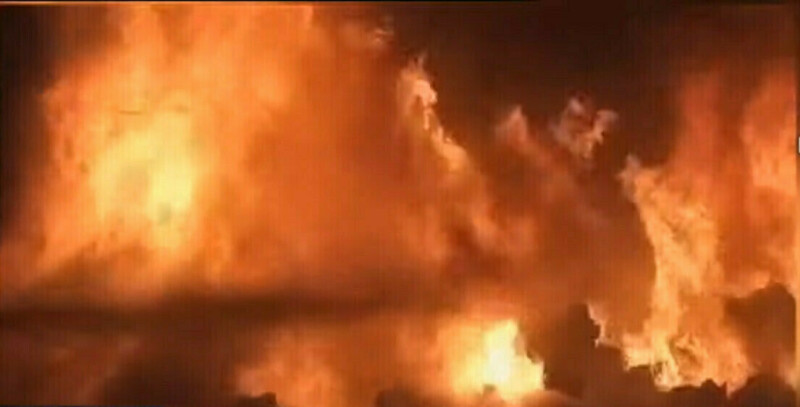 Peshawar: Dozens of vehicles destroyed as fire erupts at excise warehouse