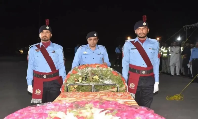 Police officer martyred, constable injured during robbers&rsquo; gunfire