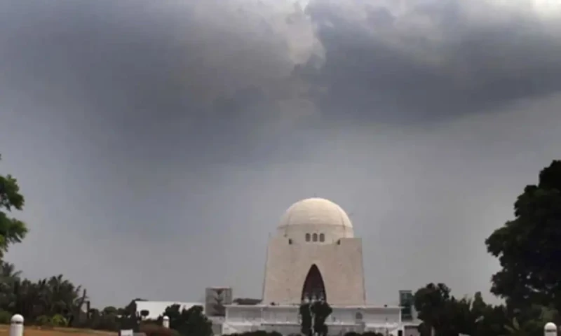 Karachi faces hot and humid weather with partial cloud cover