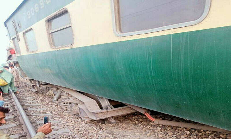 Pakistan express derails between Mubarakpur and Kalanchwala