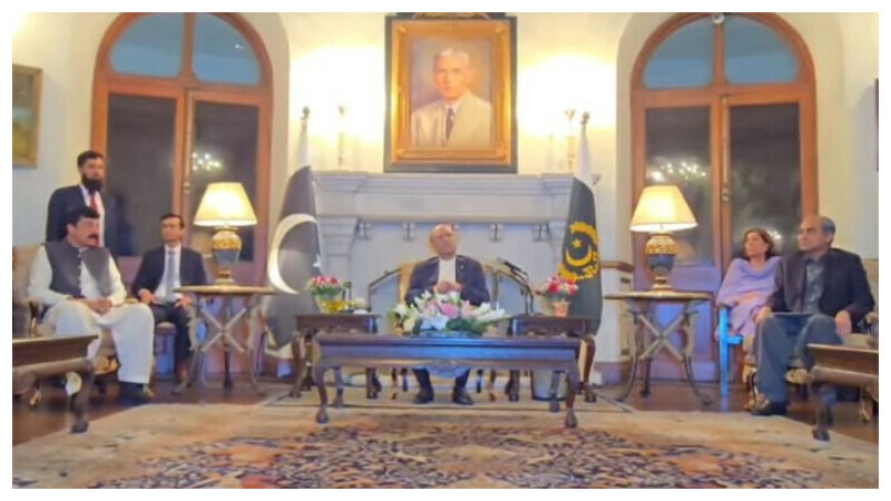 President Zardari hosts Bangladesh Cricket Team, avows bright future as two nations