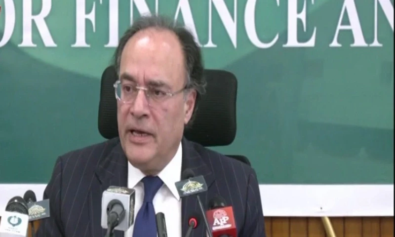 Aurangzeb addresses stakeholders&rsquo; concerns post federal budget 2025-26