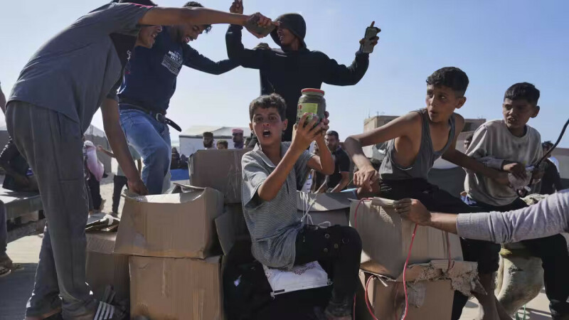 Israeli fire kills 35 people in Gaza, many at aid site