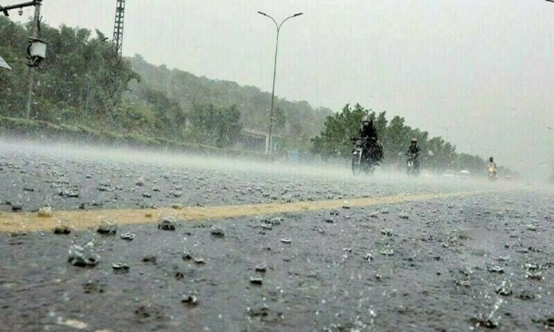 Karachi braces for light to moderate rain with thunder, lightning today