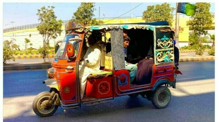 Karachi: Rickshaws banned on 20 major roads
