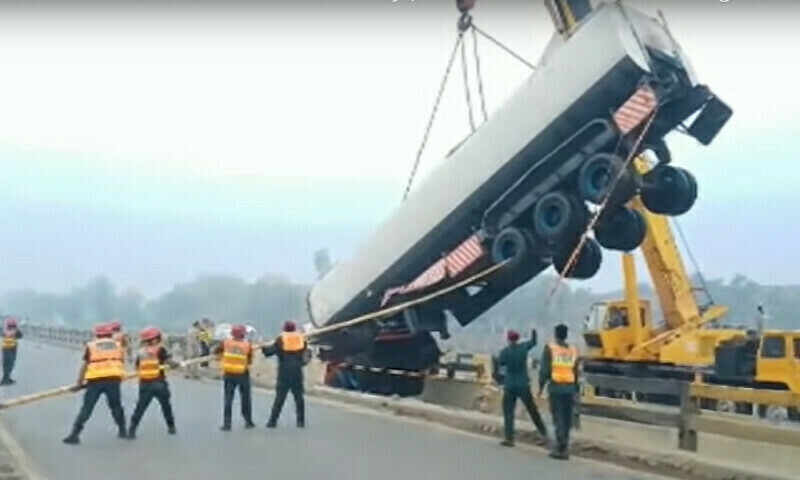 Trailer plunges into canal while avoiding motorcyclist on National Highway