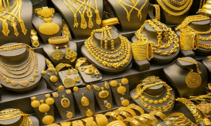 Gold prices surge, tola rate crosses Rs350,000 mark