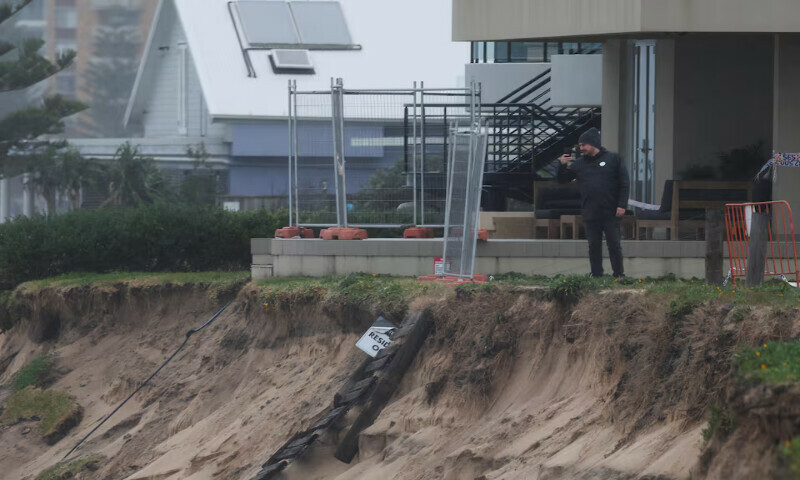 Wild storm in Sydney disrupts flights, thousands without power