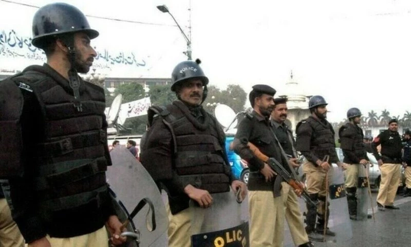 SSP Niazi ensures tight security for Muharram processions in Khairpur