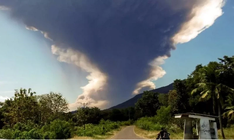 Volcano erupts in Indonesia, sends ash 18km high