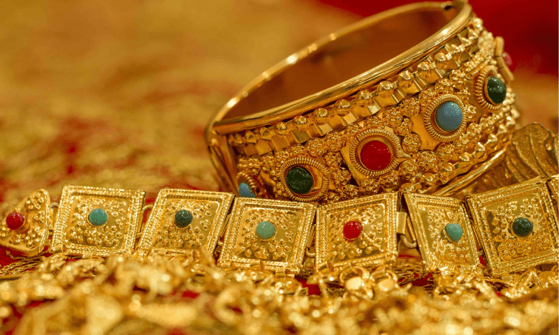 Gold prices continue to rise for second consecutive day