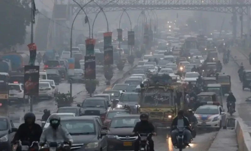 Torrential rains continue across Pakistan, flooding in low-lying areas